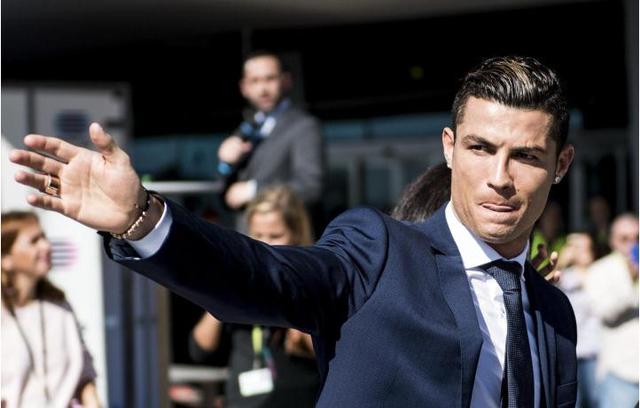 TA：巴萨、曼城和巴黎欣赏阿克利乌什，明夏他会高价转会（TA：巴萨、曼城与巴黎青睐阿克利乌什，明夏或高价转会）