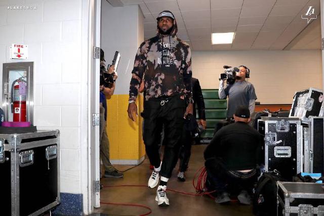 李霄鹏：希望球队能发挥出应有水平，明天奉献一场精彩的比赛（李霄鹏：盼球队打出应有水准，明日献上精彩一战）