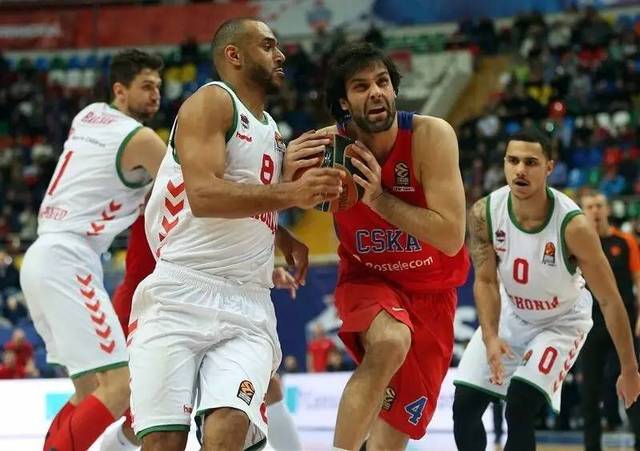 足球世界杯新纪录诞生，单场跑动达13公里（世界杯刷新纪录：球员单场奔跑13公里）