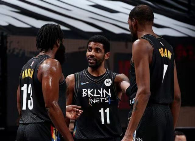 Carry全场！巴恩斯全场14投10中得到27分8篮板（巴恩斯14投10中砍下27分8篮板，高效统治全场）