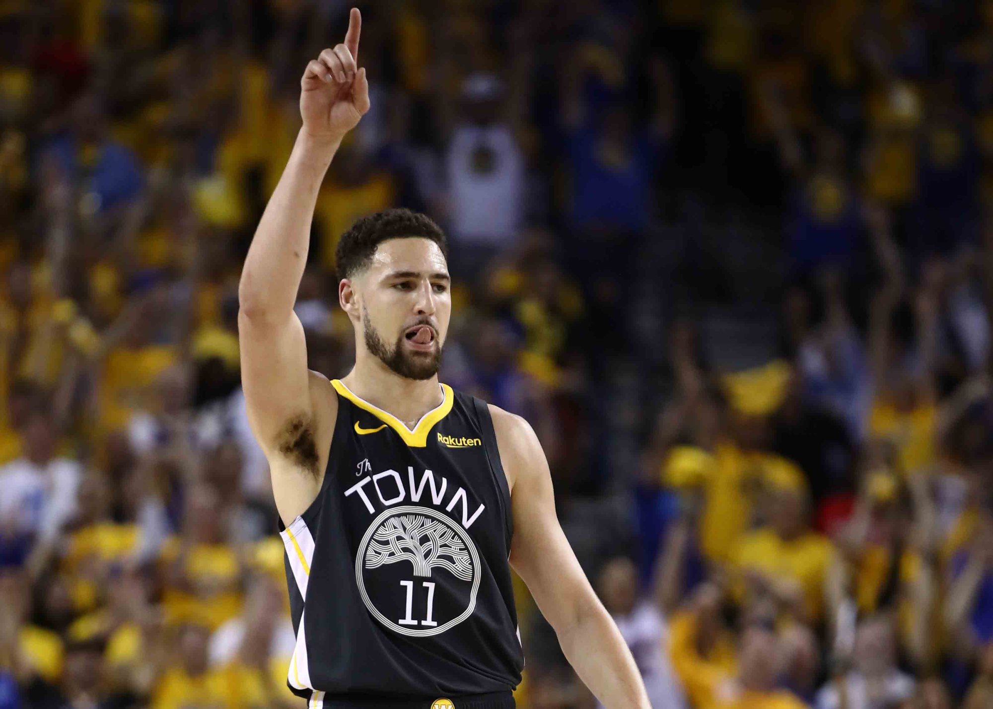 战三镇替补出场，依木兰完成山东泰山一线队首秀（依木兰对阵三镇替补登场，完成山东泰山一线队处子秀）