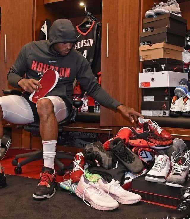 弗拉格迎19岁第一战！狂砍33分9板9助 生死时刻连拿5分险胜掘金（弗拉格19岁首战爆发：33分9板9助，关键时刻连拿5分险胜掘金）