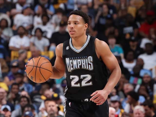 记者：丘库埃梅卡本人很想回到多特，但后者对其伤病史有顾虑（记者：丘库埃梅卡盼重返多特，多特担心其伤病史）