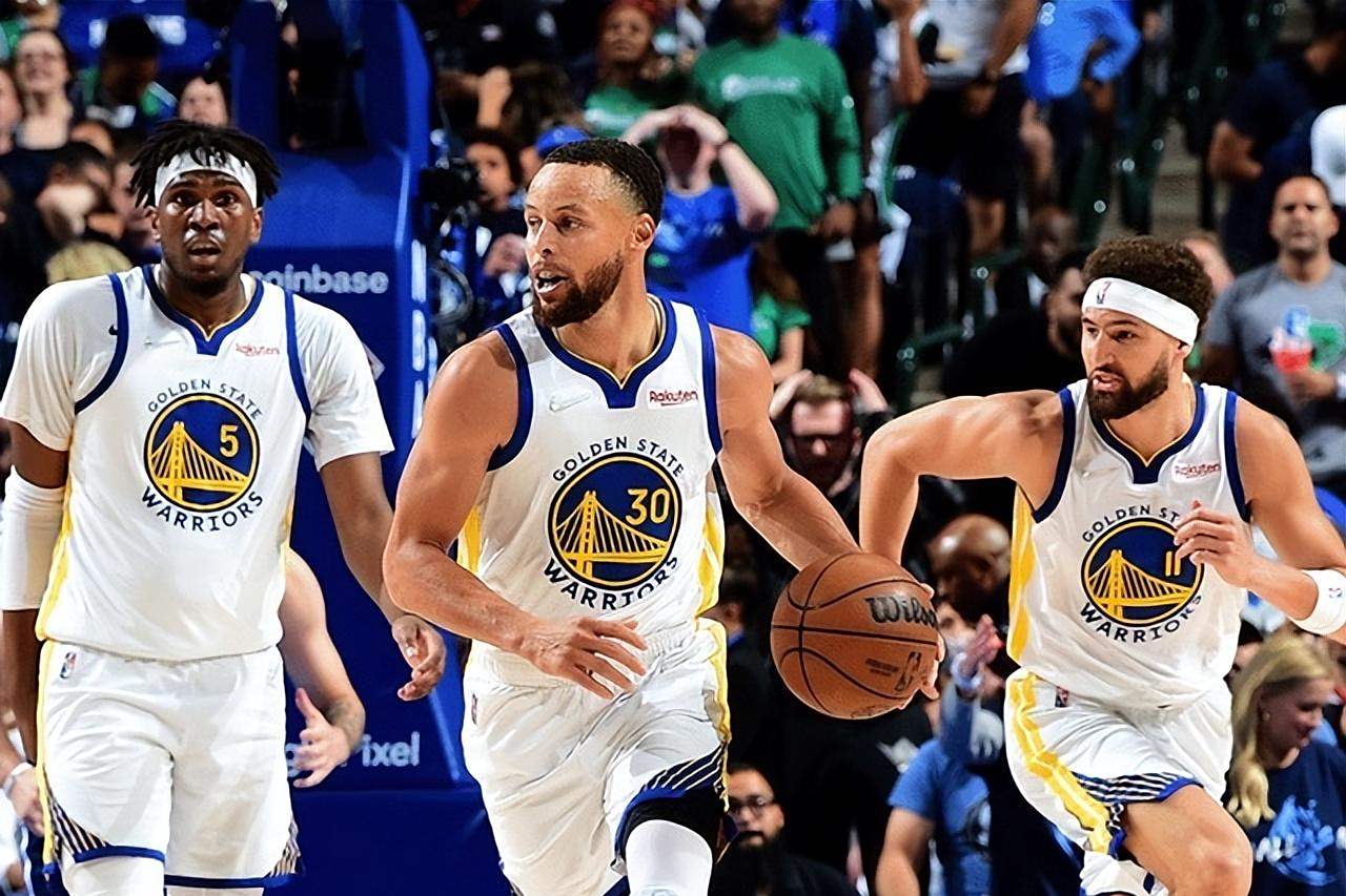 曼联对阵西汉姆联：阿莫林的换人争议与球队表现分析（曼联对西汉姆：阿莫林换人风波及球队表现解读）