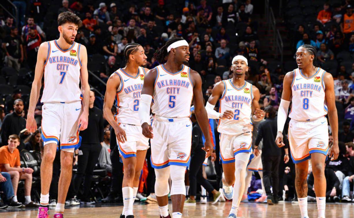 詹姆斯关键时刻稳住节奏（关键时刻，詹姆斯掌控节奏）