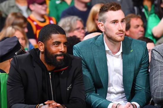 鹈鹕将围绕费尔斯、奎因重建，愿听取锡安、墨菲与琼斯的报价（鹈鹕重建围绕费尔斯与奎因，愿听取对锡安、墨菲、琼斯的交易报价）