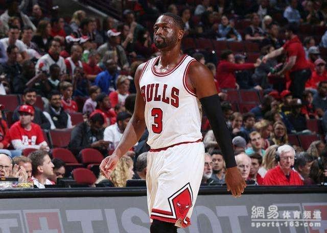 关键！梅尔顿抢断后顶翻加福德防守上篮打成2+0 勇士领先11分（关键时刻！梅尔顿抢断强突顶开加福德上篮拿下两分，勇士领先11分）