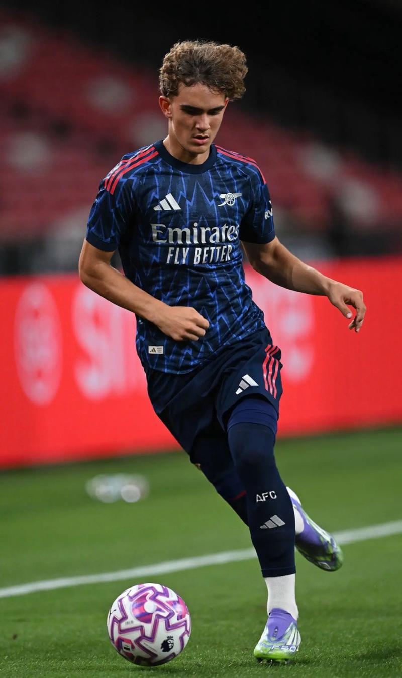 表现平平！阿德巴约13中6拿到16分10板4助 抢到4个前场篮板（发挥一般，阿德巴约13投6中得16分10篮板4助攻，抢下4个前场篮板）