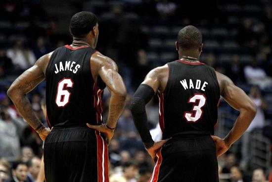 足球报：张外龙这几年一直关注铜梁龙，冲超后他独坐良久（足球报报道：张外龙多年关注铜梁龙，冲超当晚他独自静坐许久）