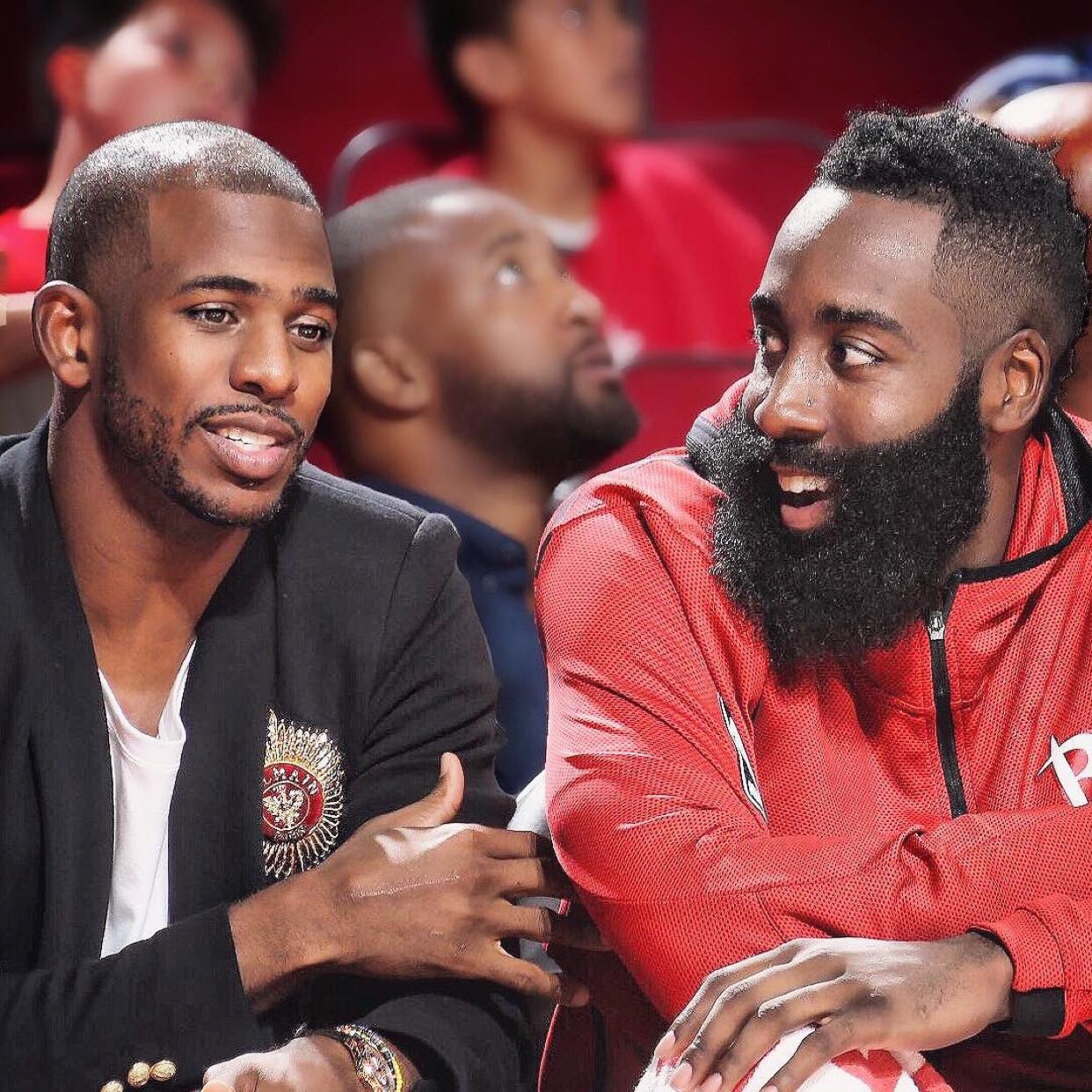 广东挺进8强，徐杰飙7记三分砍23分，杜锋战术奏效，下轮迎战卫冕冠军（广东闯入八强：徐杰7记三分砍23分，杜锋战术奏效，下轮挑战卫冕冠军）