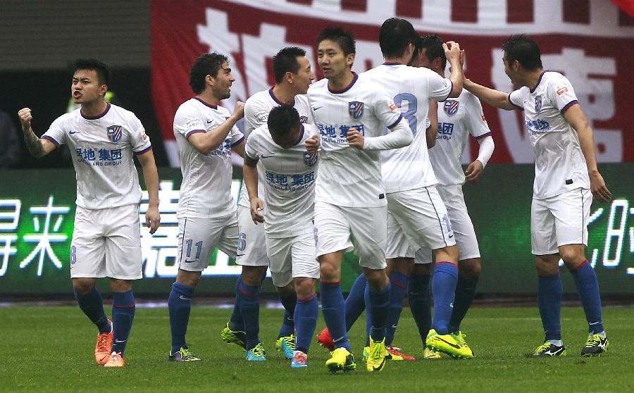 库里今日赛前入场穿加内特战靴，热身换上爱德华兹战靴（库里今日赛前入场先穿加内特战靴，热身阶段改穿爱德华兹战靴）