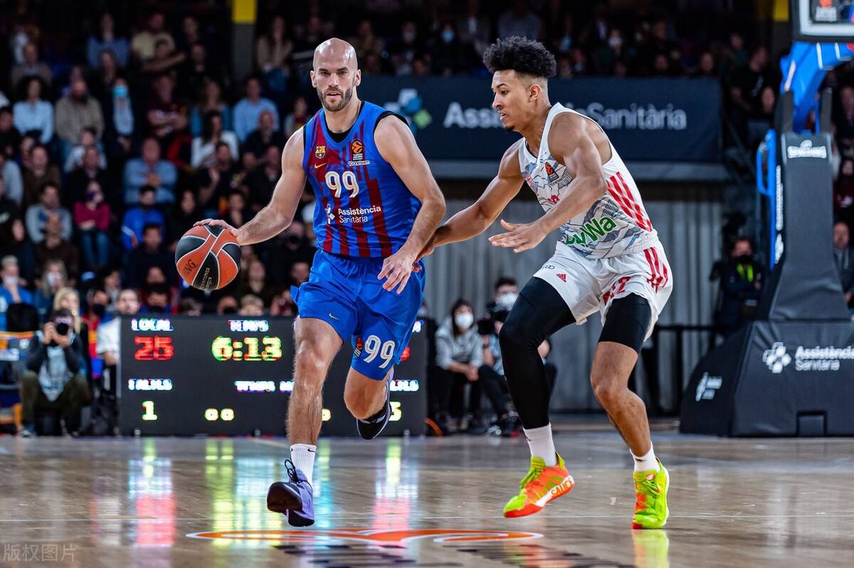 萨里：建议把VAR设备放的离替补席远一点，裁判需要冷静判断（萨里呼吁将VAR设备摆得更远离替补席，裁判应冷静判罚）