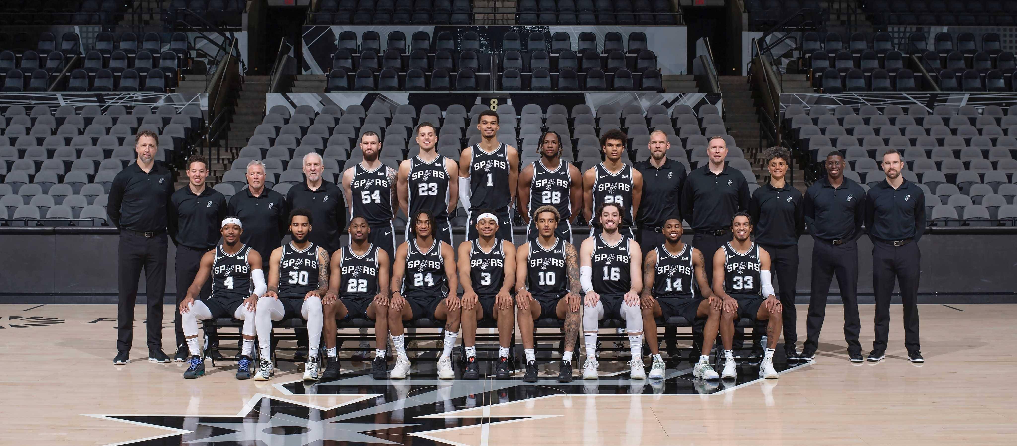 里维拉：10号位球员已经消失；莱奥非常出色应该让他安静踢球（里维拉：传统10号已成过去；莱奥表现出众，应让他安静踢球）