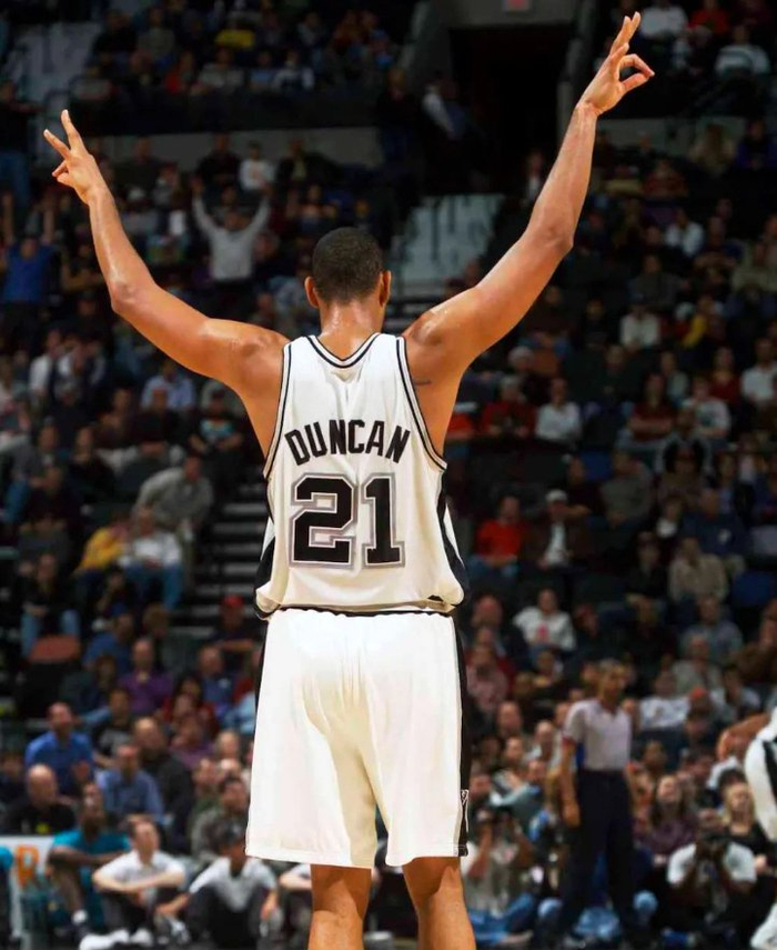 奥斯卡、巴尔加斯赛季前离队，武磊长期伤缺，但海港仍夺冠军（季前失去奥斯卡和巴尔加斯，武磊久伤缺阵，海港仍然问鼎冠军）