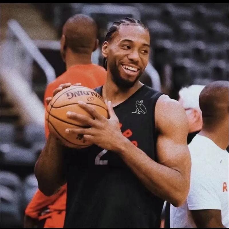 何冲找陈若琳陈芋汐教女儿跳水（何冲请陈若琳、陈芋汐指导女儿跳水）