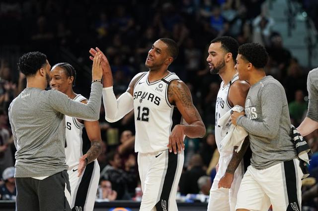 欧联2-3大冷门，西甲劲旅遭保甲球队掀翻，24岁斯塔尼奇三响炮（欧联爆出2-3大冷！西甲劲旅被保甲球队掀翻，24岁斯塔尼奇上演帽子戏法）