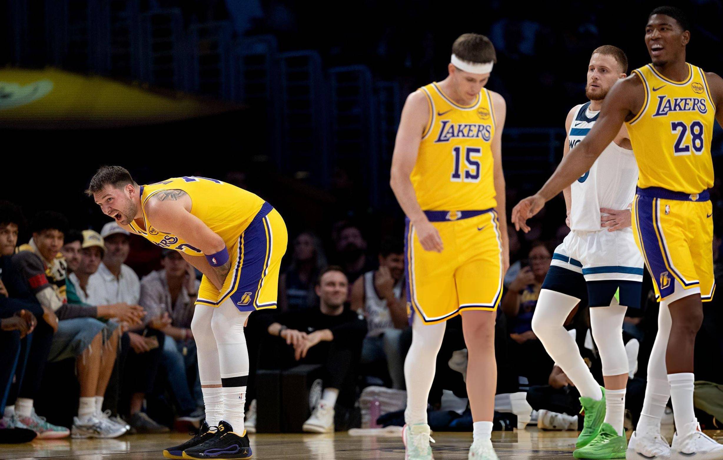 弗拉格迎19岁第一战！狂砍33分9板9助 生死时刻连拿5分险胜掘金（弗拉格19岁首战爆发：33分9板9助，关键时刻连拿5分险胜掘金）