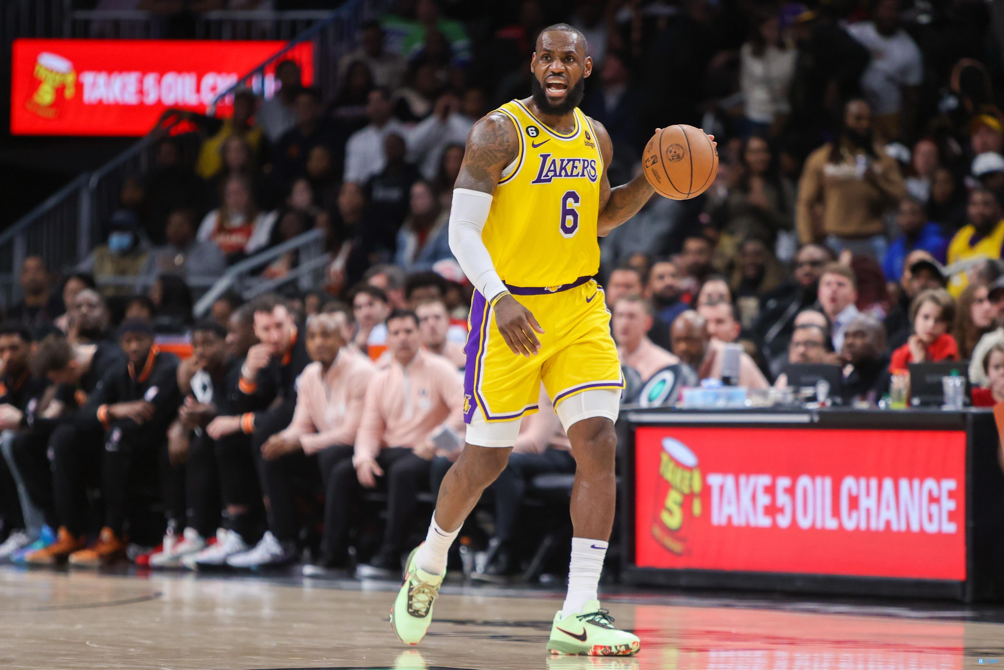 山东男篮vs深圳大名单：山东三外援齐出，深圳贺希宁领衔（山东男篮对阵深圳名单出炉：三外援齐上阵，深圳由贺希宁领衔）